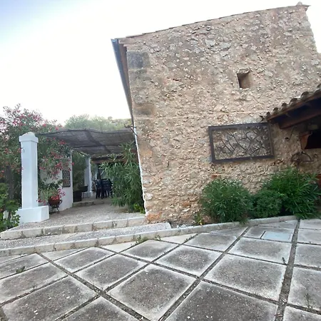 Puerto De Pollensa Villa: Mountain Retreat Near Port de Pollenca