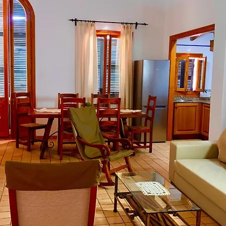 Apartment Puerto De Pollensa Villa: Mountain Retreat Near Port de Pollenca