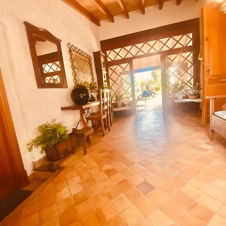 Ullal - Rural Charm Approx 73000 Meters And Outdoor Adventure Agritourism With Private Mountain Path Approximately 5 Minutes Walking From The Ideal For Relaxation