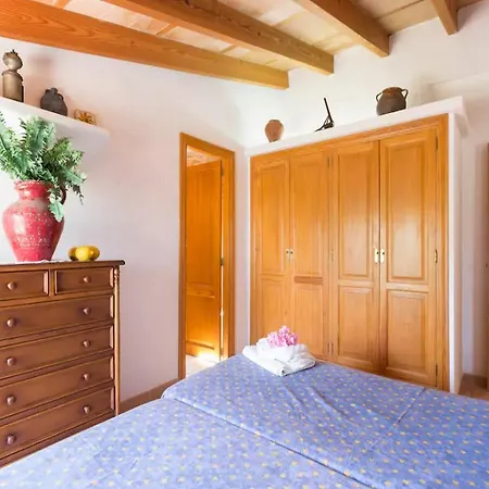 Puerto De Pollensa Villa: Mountain Retreat Near Apartment Port de Pollenca