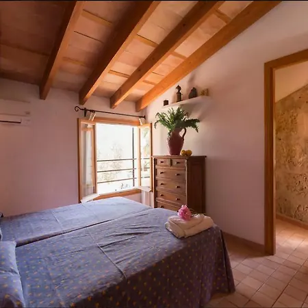 Apartment Puerto De Pollensa Villa: Mountain Retreat Near