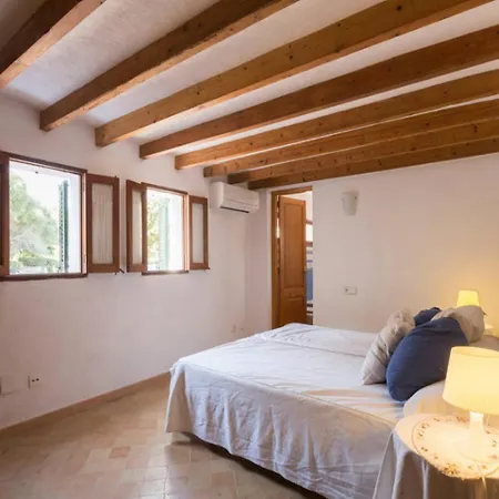 Puerto De Pollensa Villa: Mountain Retreat Near Apartment Port de Pollenca