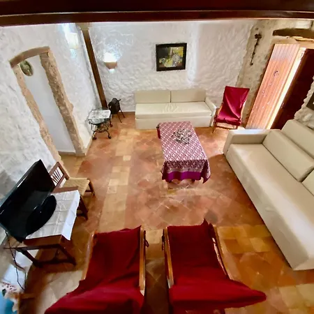 Ullal - Rural Charm Approx 73000 Meters And Outdoor Adventure Agritourism With Private Mountain Path Approximately 5 Minutes Walking From The Ideal For Relaxation Apartamento
